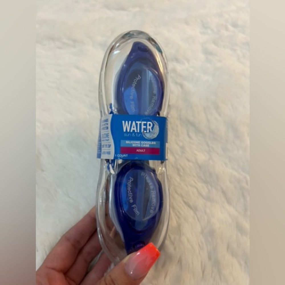 Brand New Water Sun & Fun Silicone Goggles with Case
